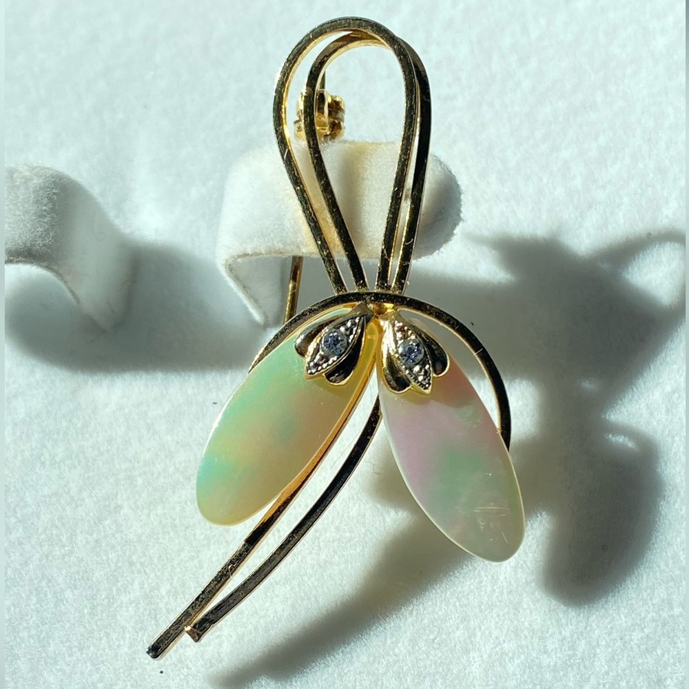 Elegant Gold and Mother of Pearl Vintage Brooch